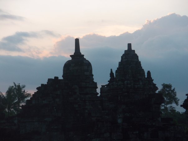 2009-sewu-temple-yogykarta-indonesia-1936838_1170692314350_7573698_n